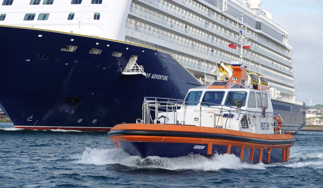 Pilot boat Arrow alongside a cruise liner